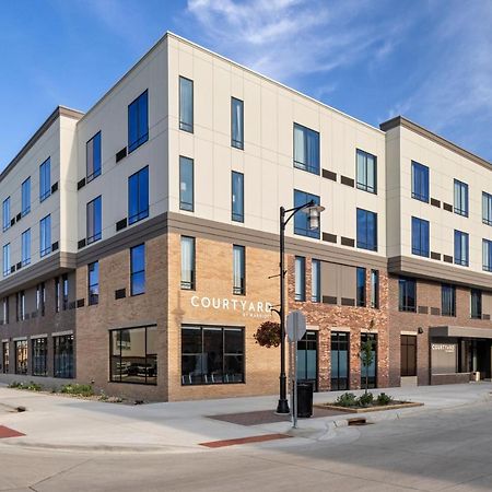 Courtyard By Marriott Owatonna Downtown Hotel Exterior foto