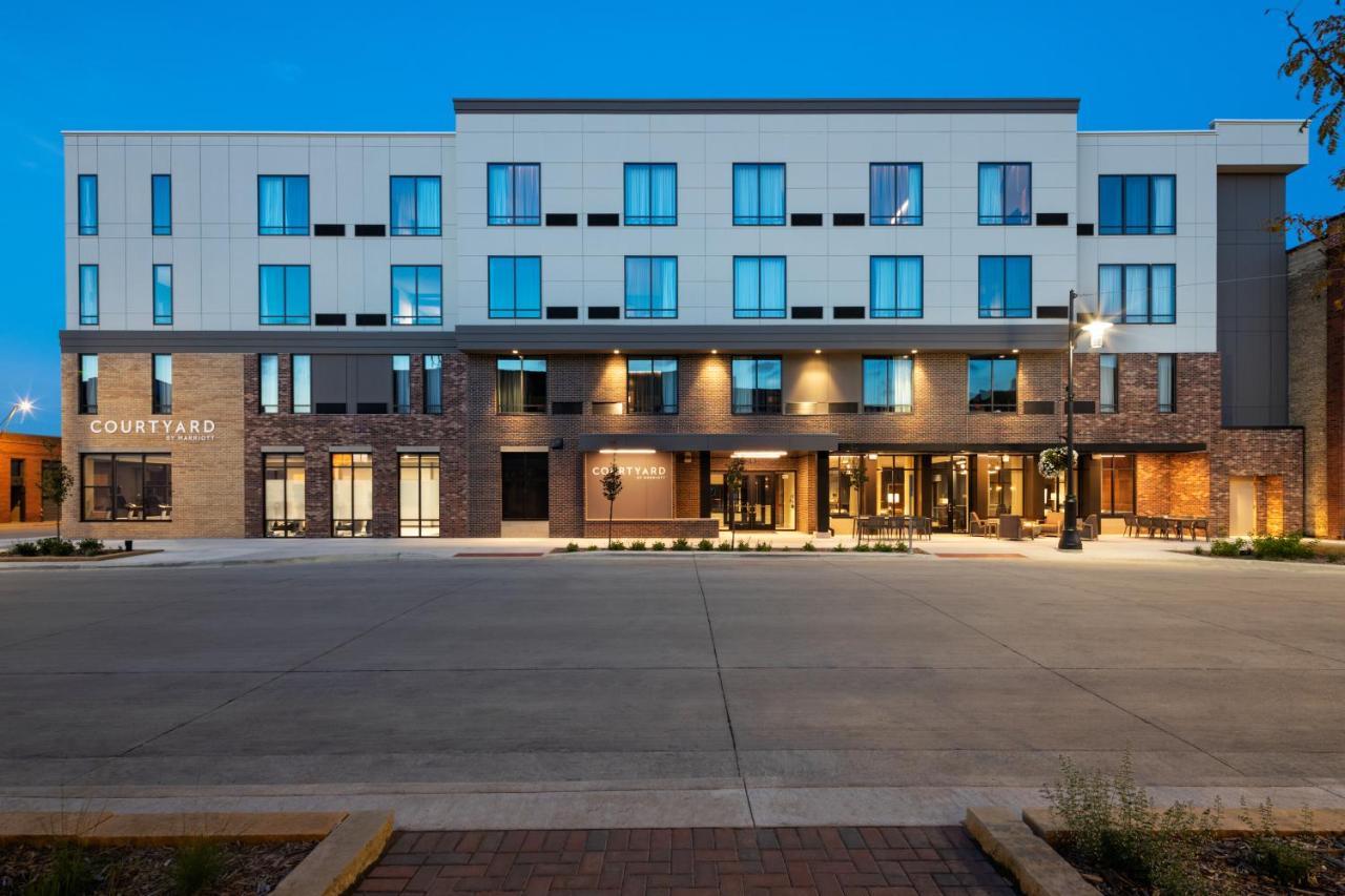 Courtyard By Marriott Owatonna Downtown Hotel Exterior foto