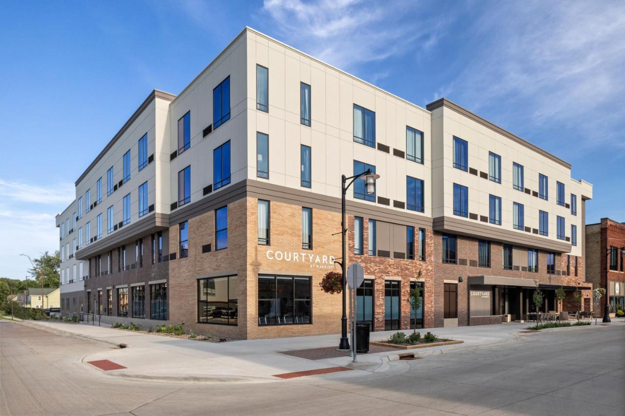 Courtyard By Marriott Owatonna Downtown Hotel Exterior foto