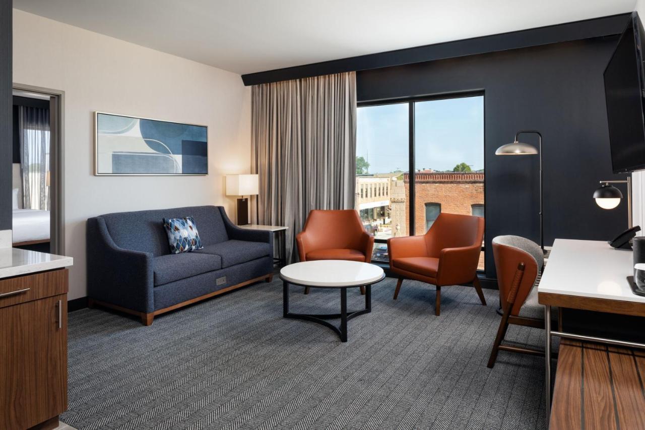 Courtyard By Marriott Owatonna Downtown Hotel Exterior foto