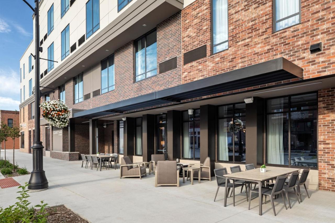 Courtyard By Marriott Owatonna Downtown Hotel Exterior foto