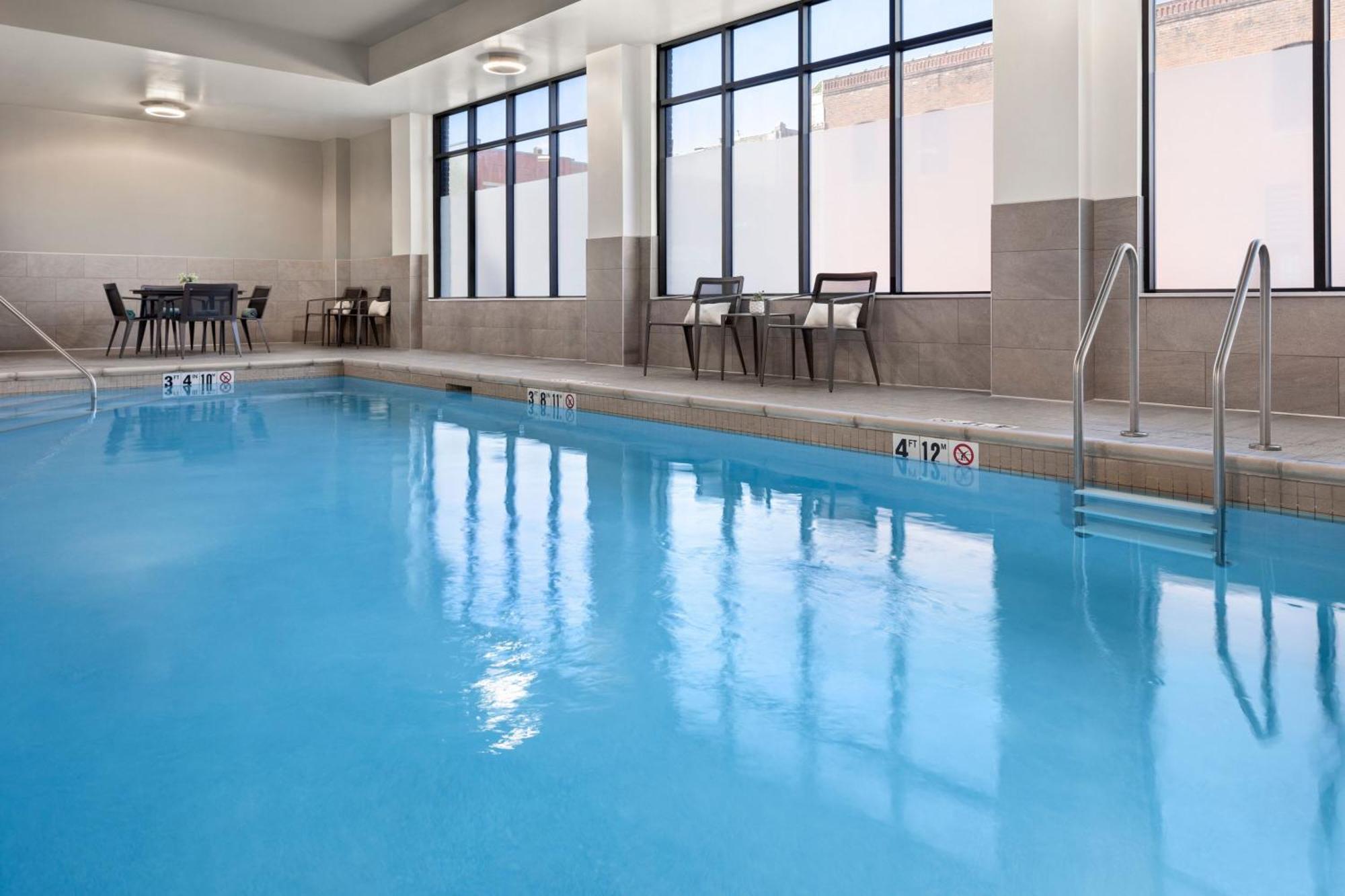 Courtyard By Marriott Owatonna Downtown Hotel Exterior foto